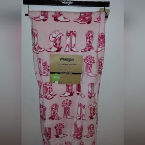 NEW BEAUTIFUL HARD TO FIND WRANGLER SUPER SOFT AND COZY  60 X 90 TWIN PLUSH THRO